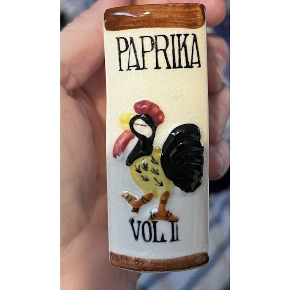 Vintage Preplacement paprika Book‎ Spice Shaker